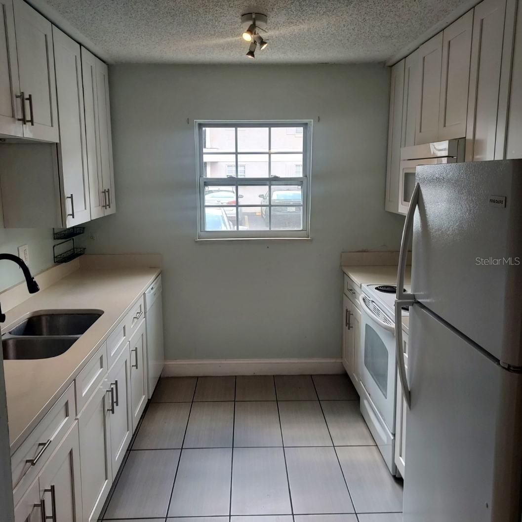 14472 REUTER STRASSE CIR #404 — photo 4