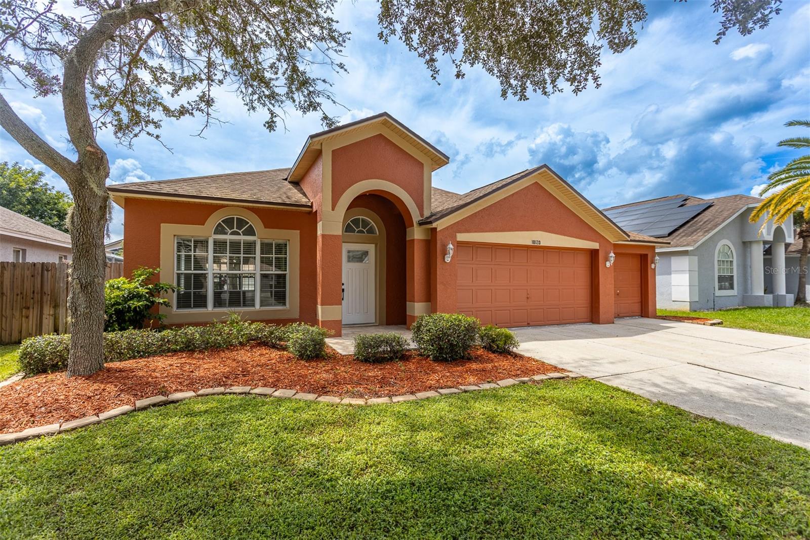 18120 PALM BREEZE DR — photo 2