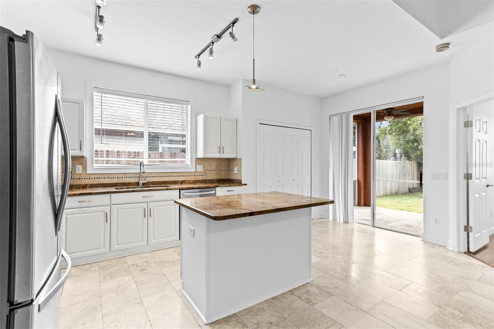18120 PALM BREEZE DR — photo 7
