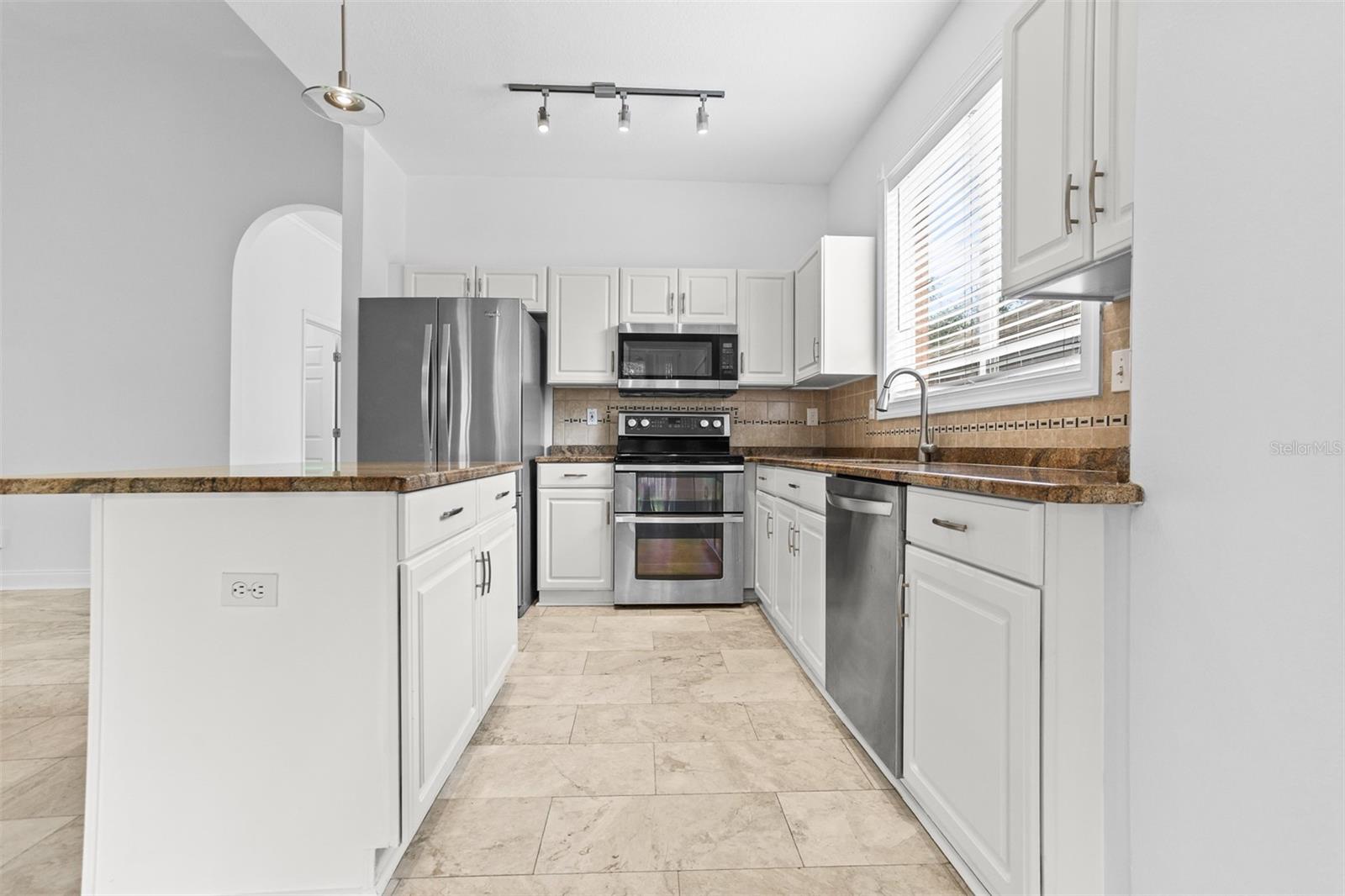18120 PALM BREEZE DR — photo 8