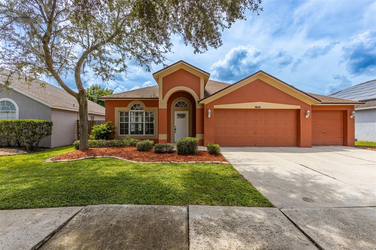 18120 PALM BREEZE DR