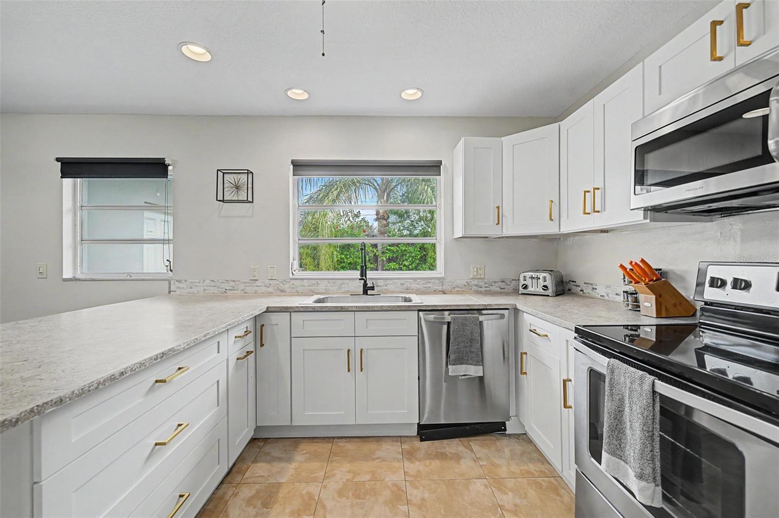 3606 W GRAY ST — photo 12