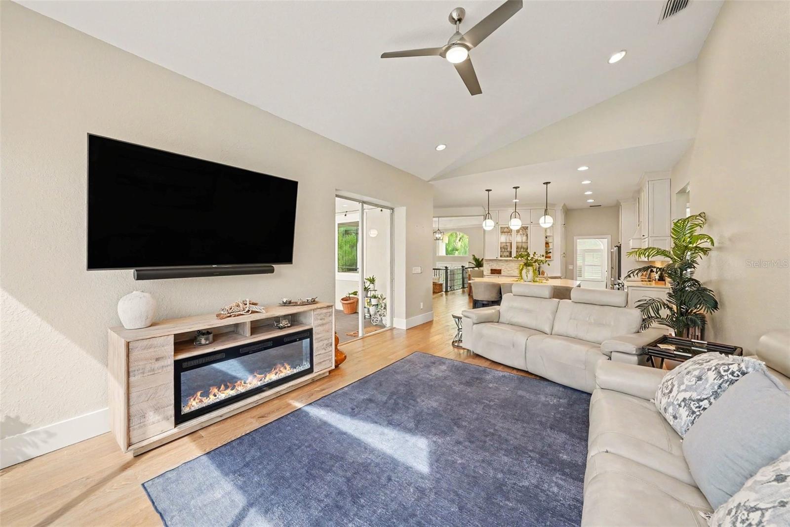 1021 W HENRY AVE — photo 4