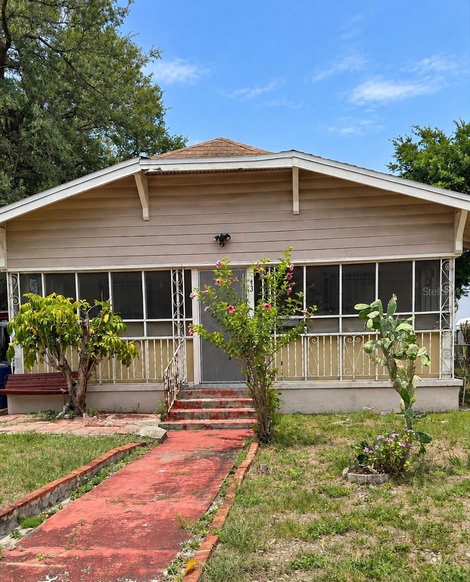 413 W AMELIA AVE