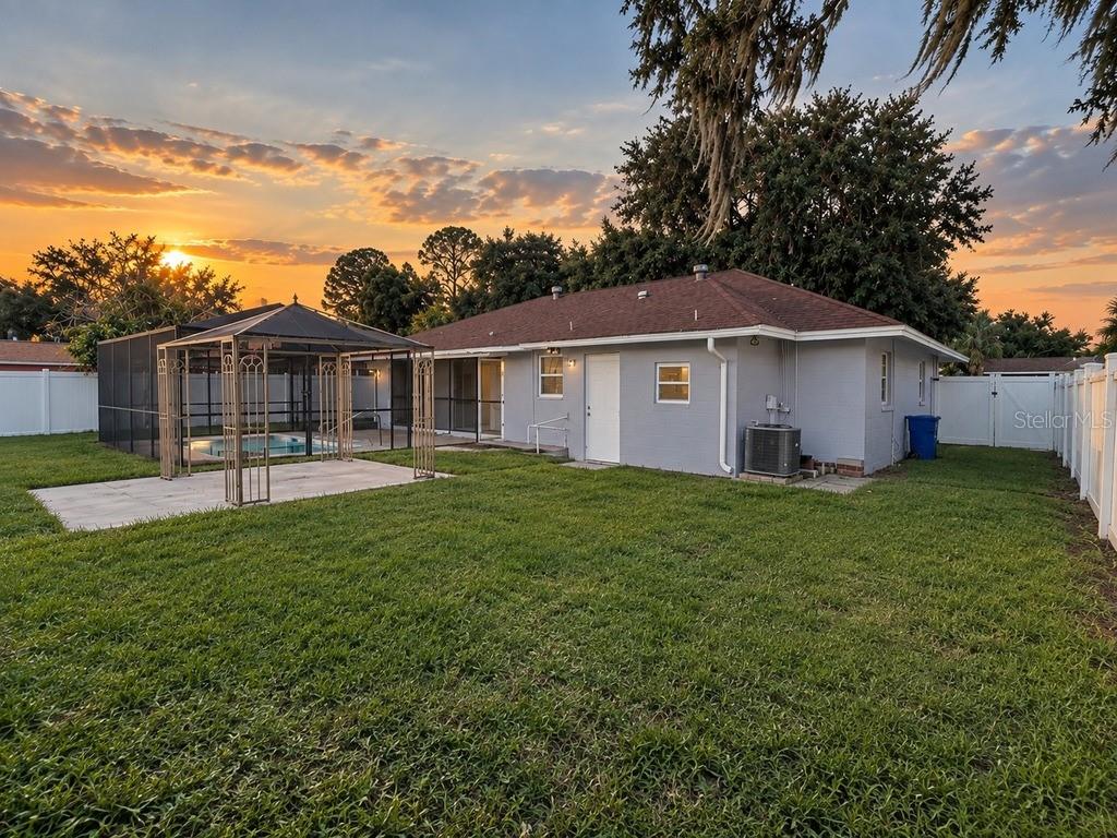 6610 AMBASSADOR DR — photo 2