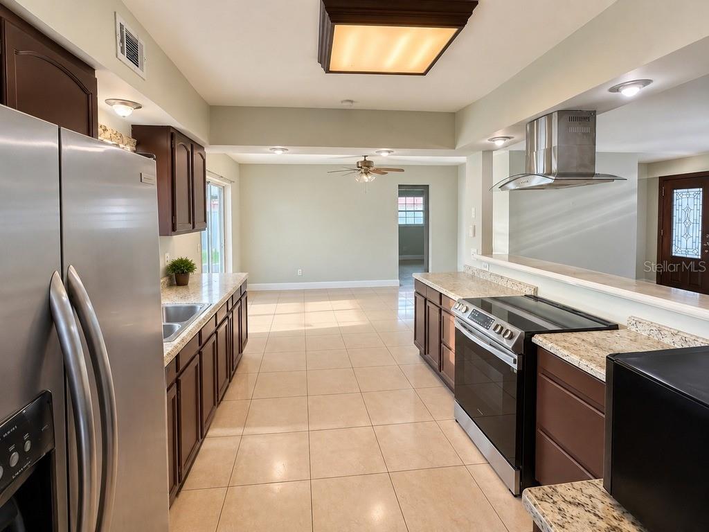 6610 AMBASSADOR DR — photo 10