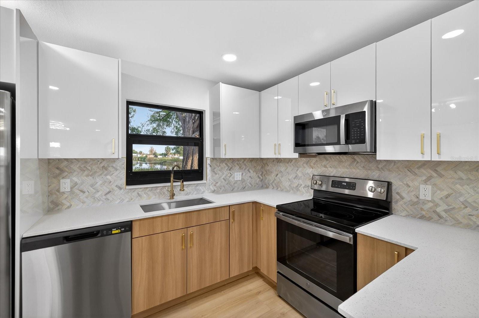 6107 COLE DR — photo 7