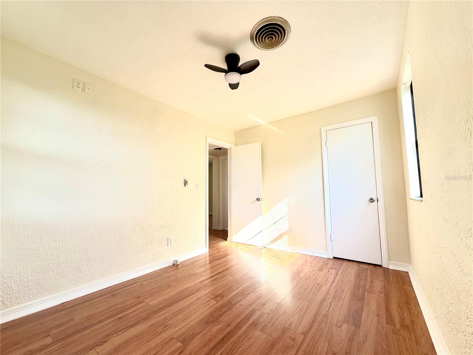 916 W ORIENT ST — photo 12