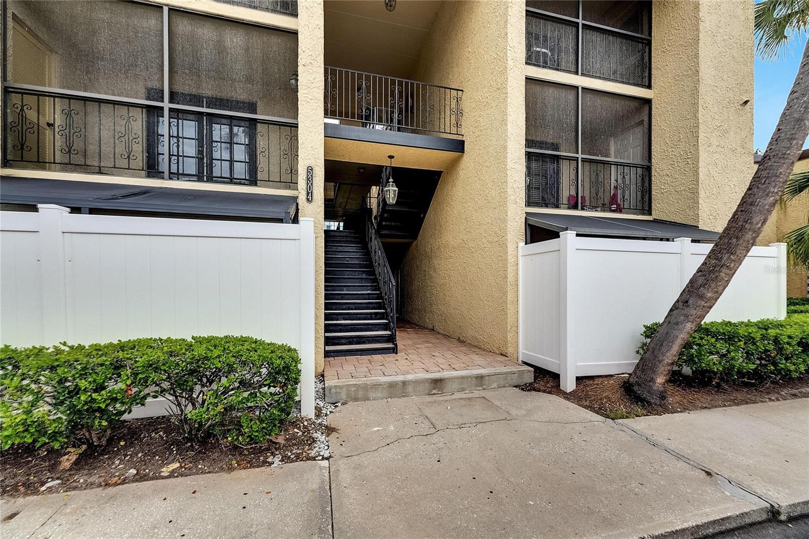 5304 W KENNEDY BLVD #106 — photo 2