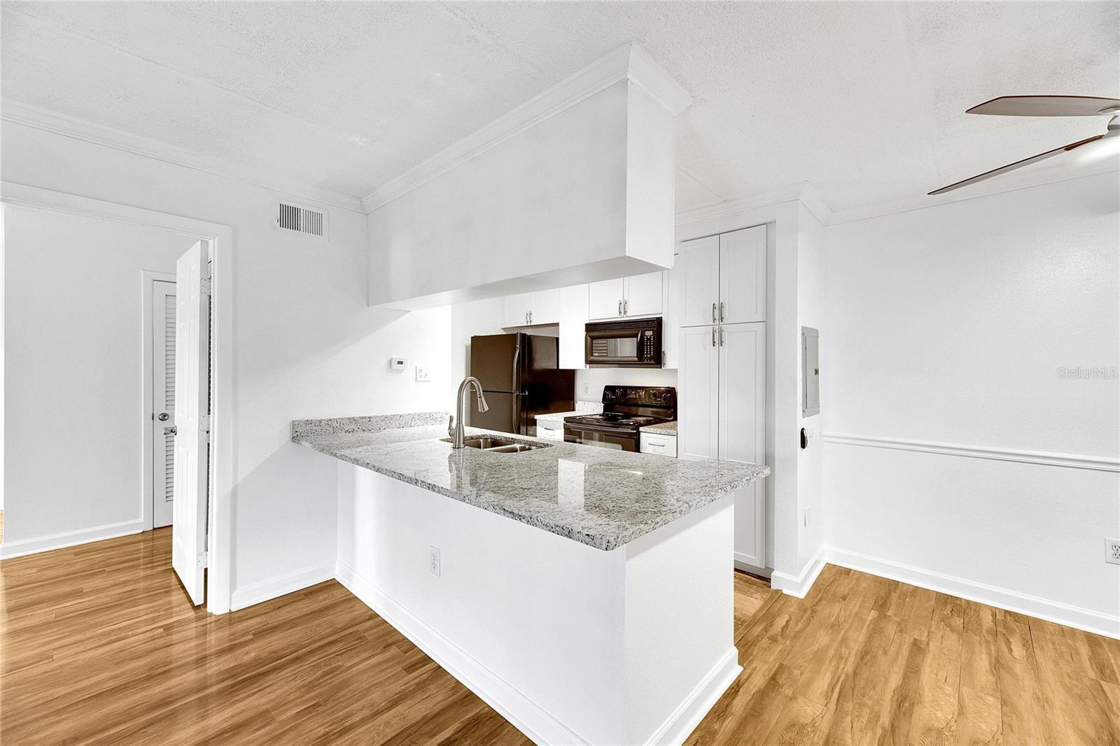 5304 W KENNEDY BLVD #106 — photo 11