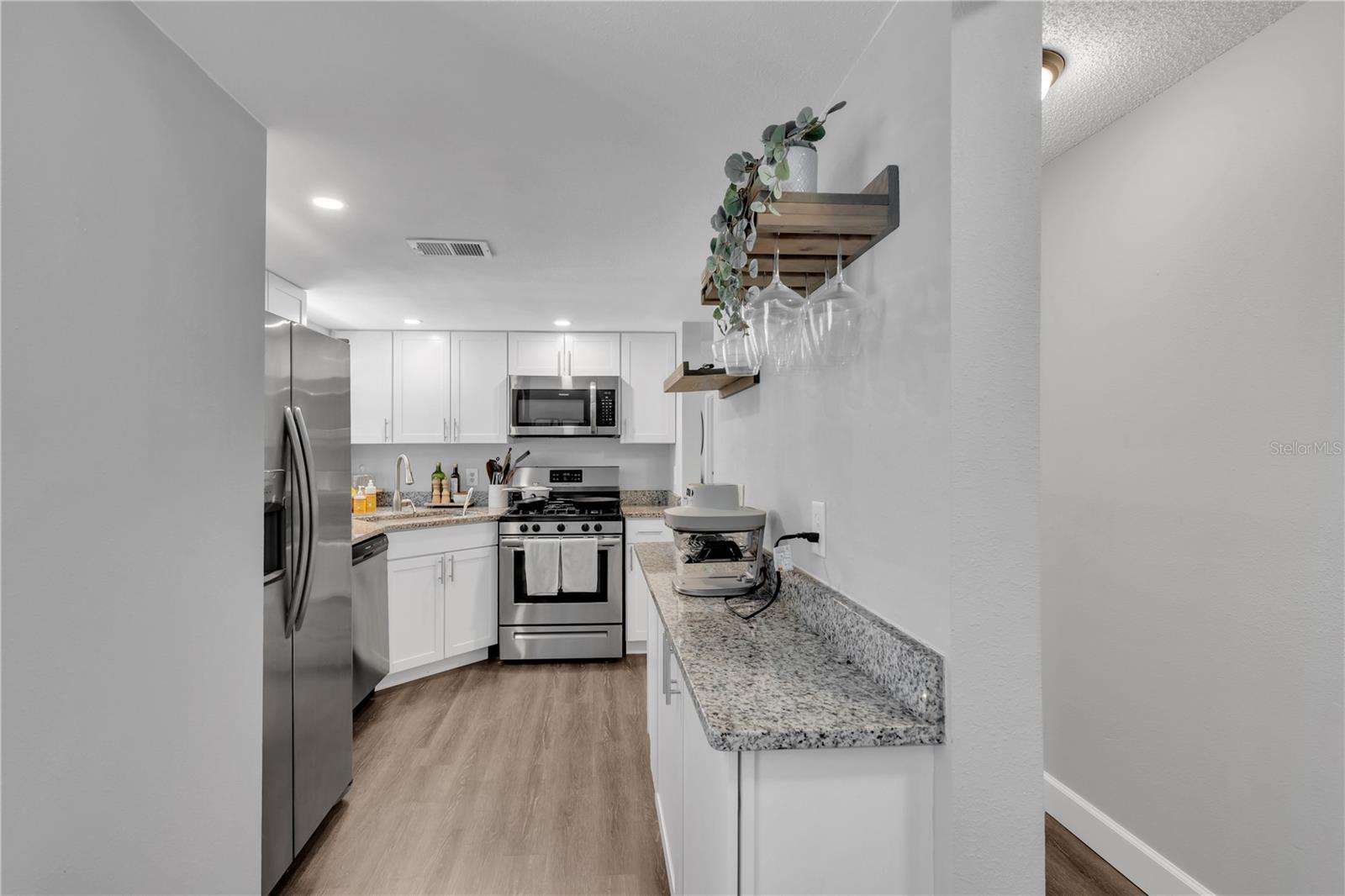411 S WILLOW AVE #A — photo 5