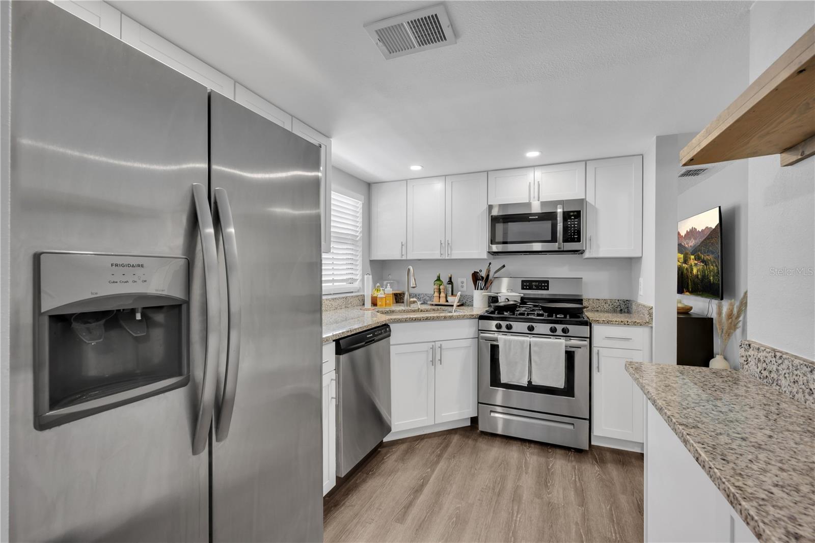 411 S WILLOW AVE #A — photo 6