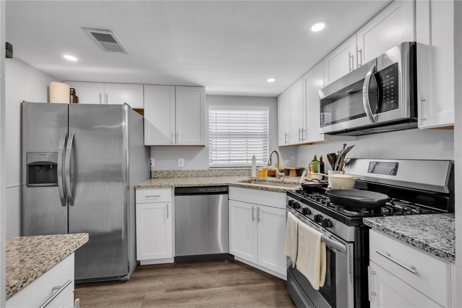 411 S WILLOW AVE #A — photo 7