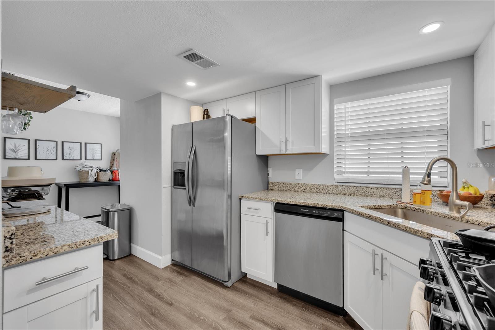 411 S WILLOW AVE #A — photo 8