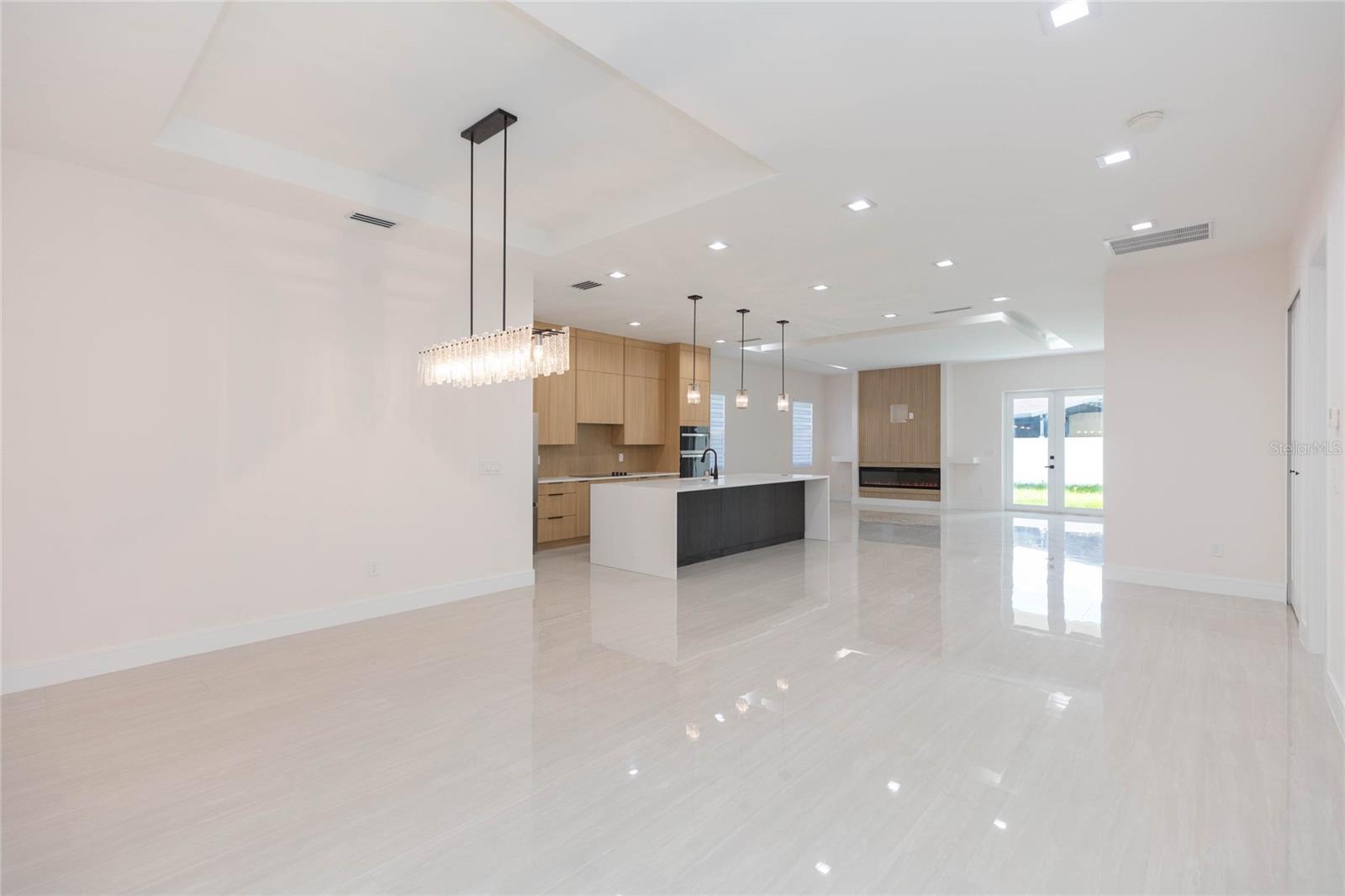 7205 N LOIS AVE — photo 5