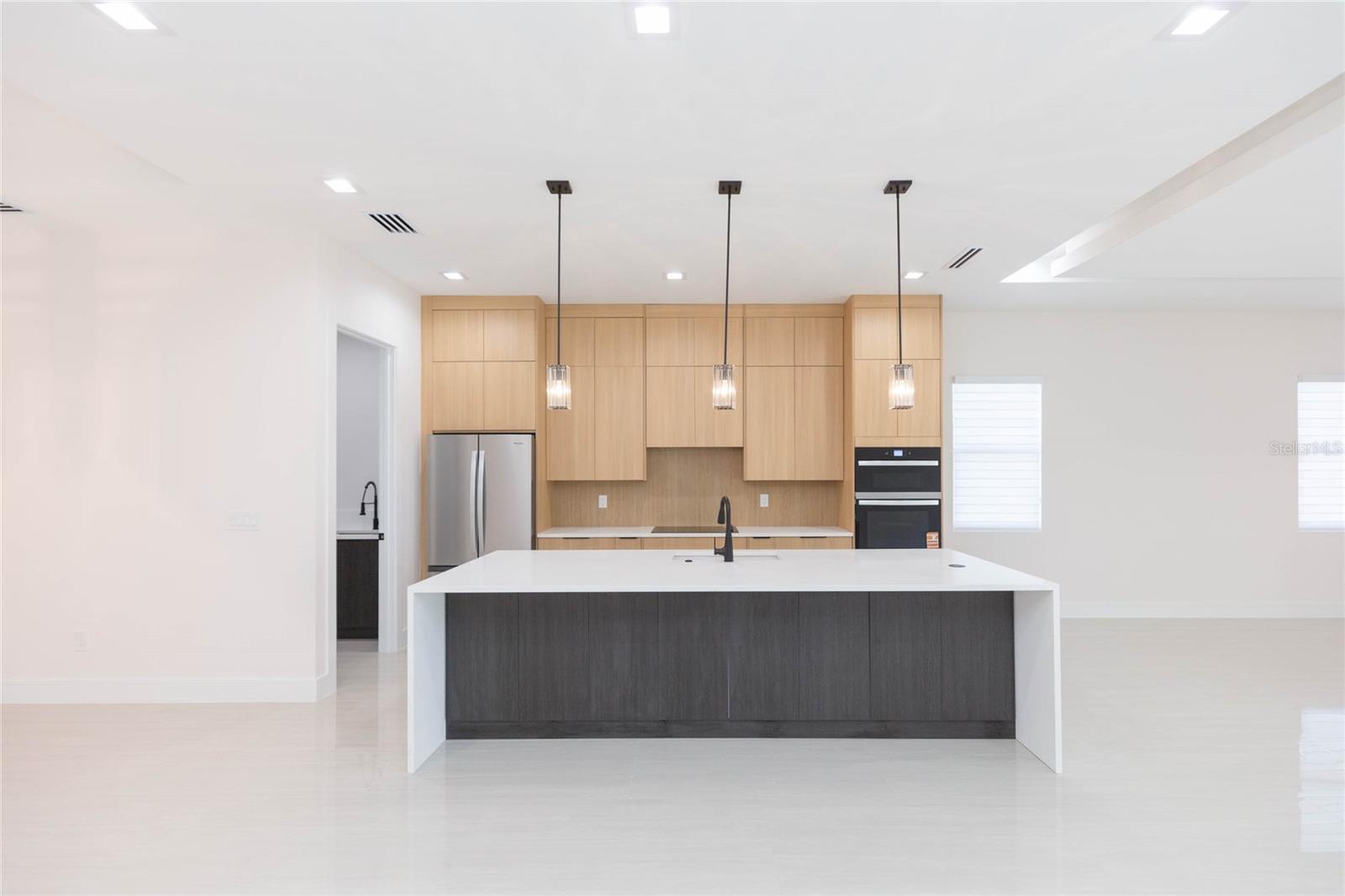 7205 N LOIS AVE — photo 9