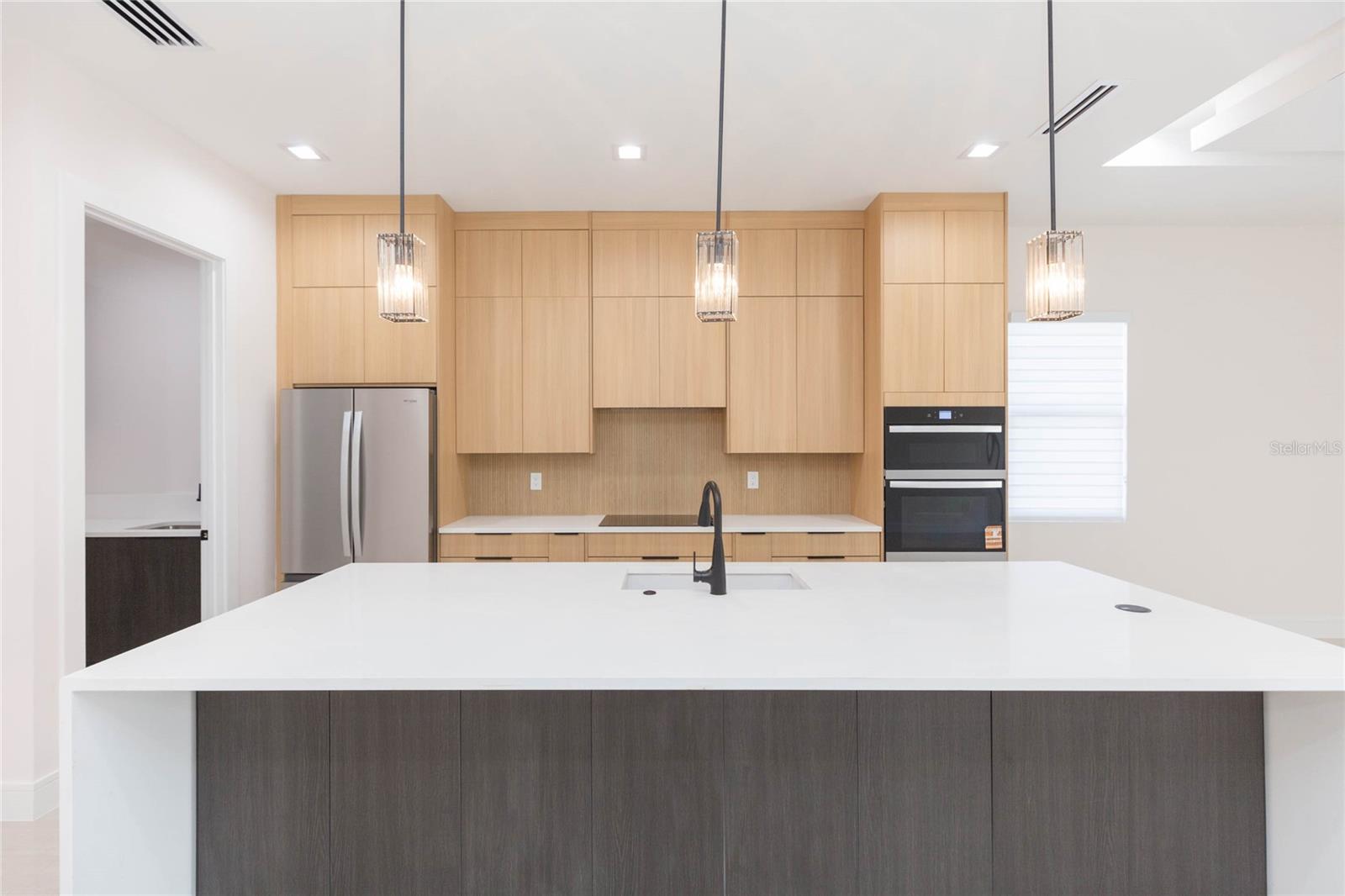 7205 N LOIS AVE — photo 10
