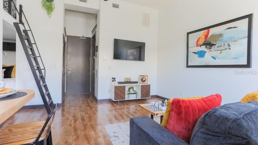 2004 N HOWARD AVE #202 — photo 8
