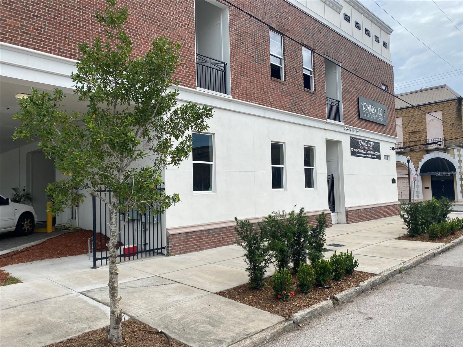 2004 N HOWARD AVE #202