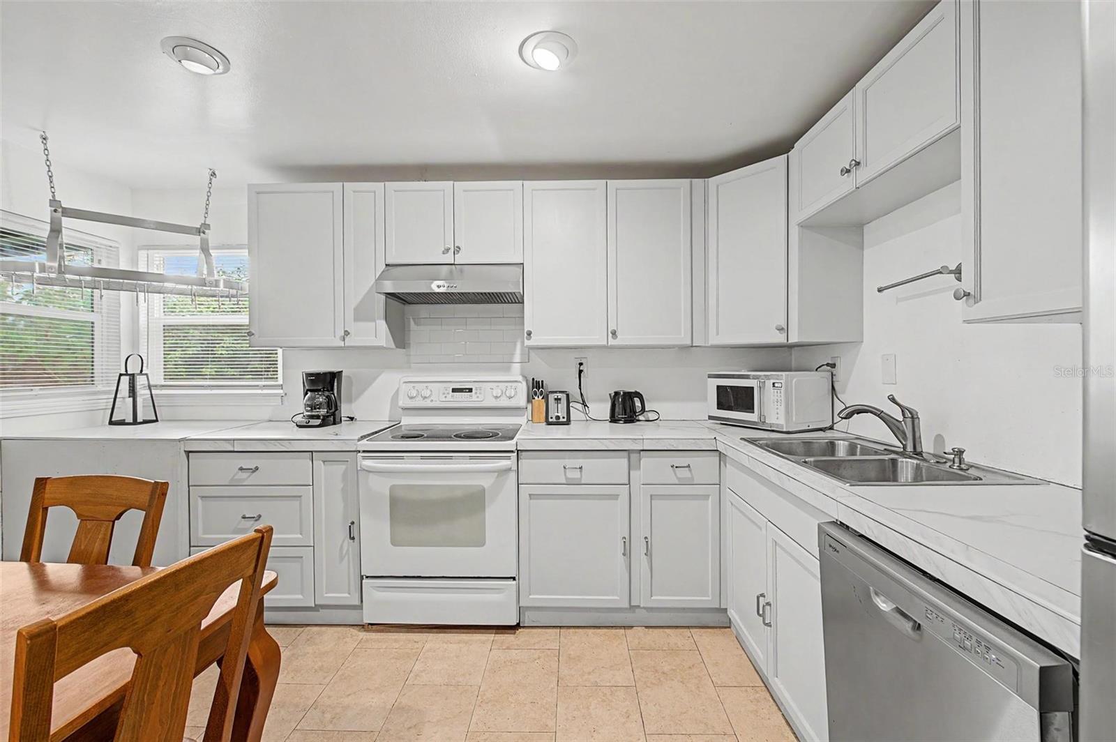 1106 W HIAWATHA ST — photo 11