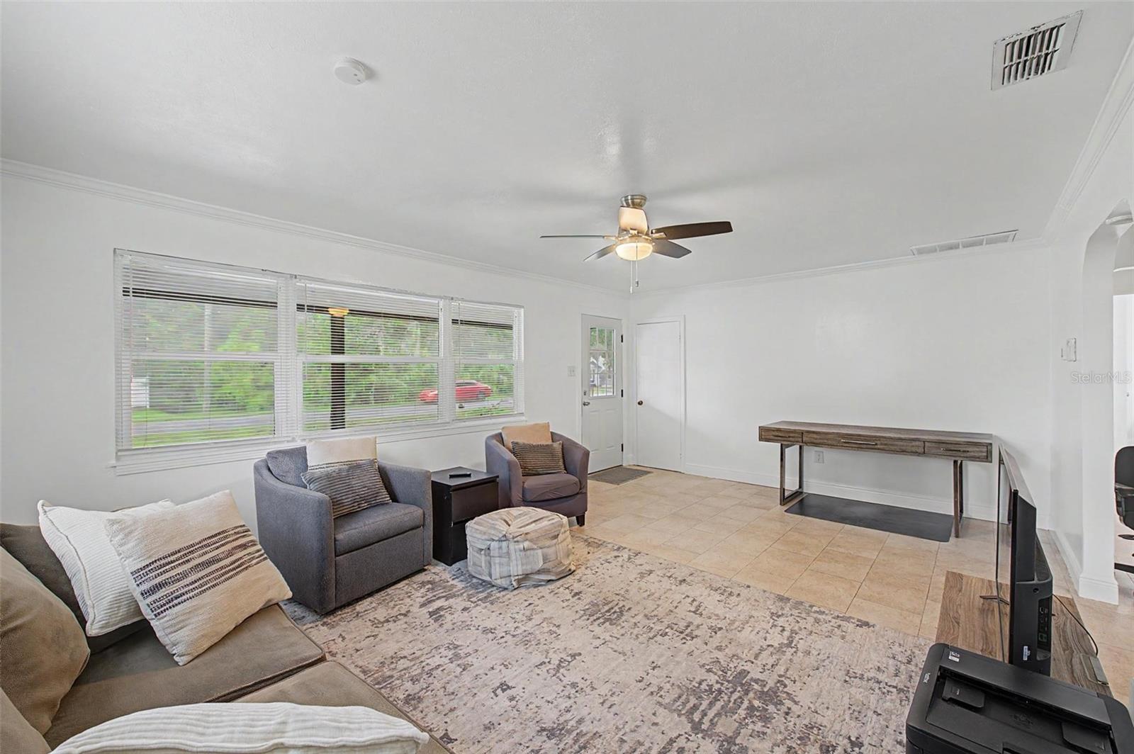 1106 W HIAWATHA ST — photo 8