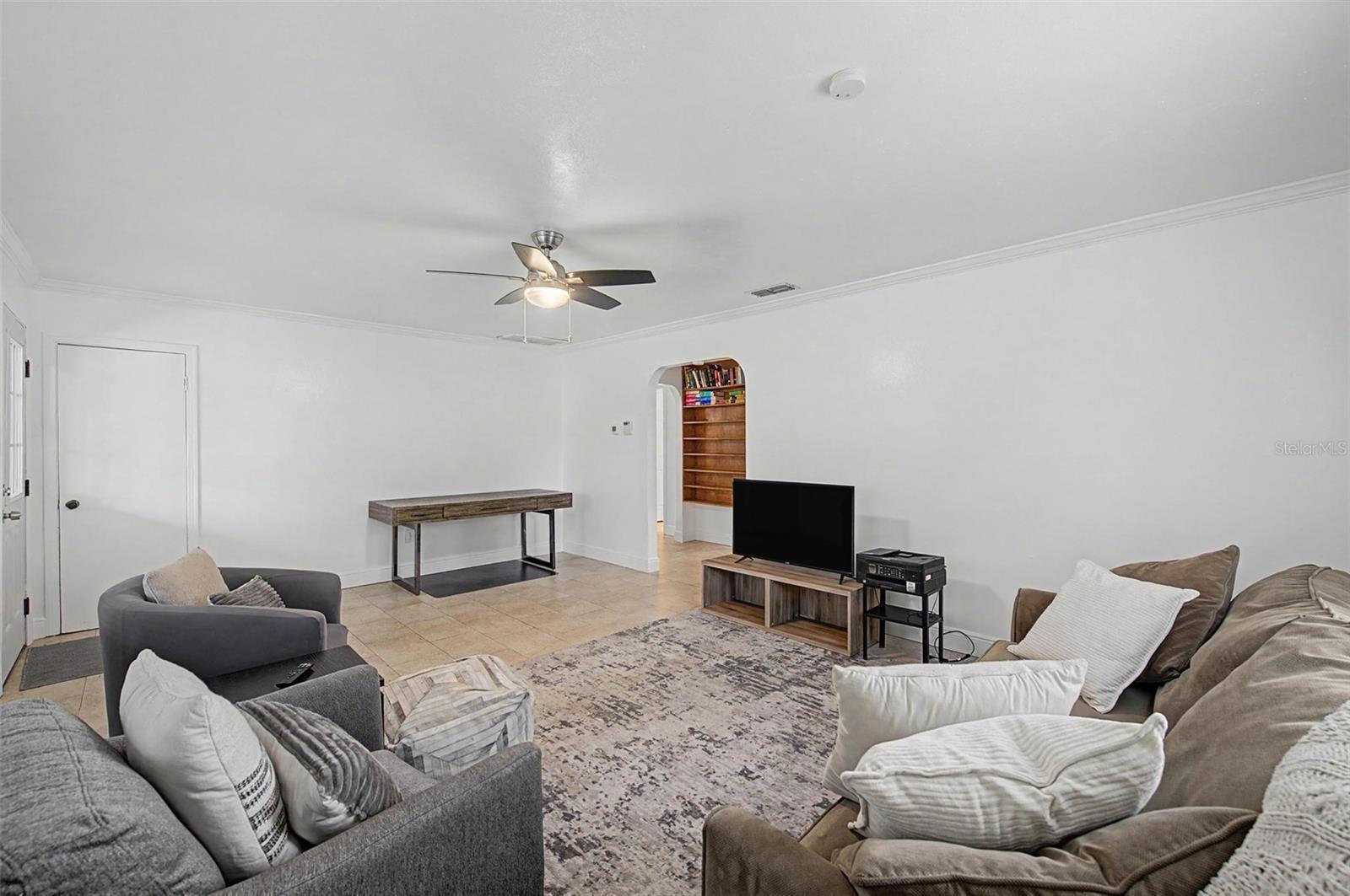 1106 W HIAWATHA ST — photo 9
