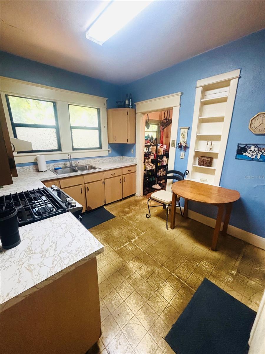 6703 N CENTRAL AVE — photo 12
