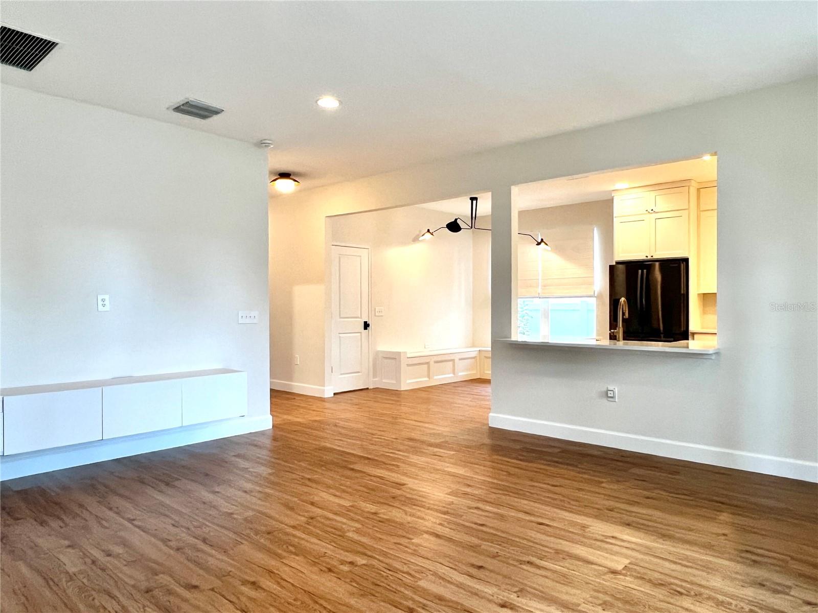 1738 W SPRUCE ST — photo 11