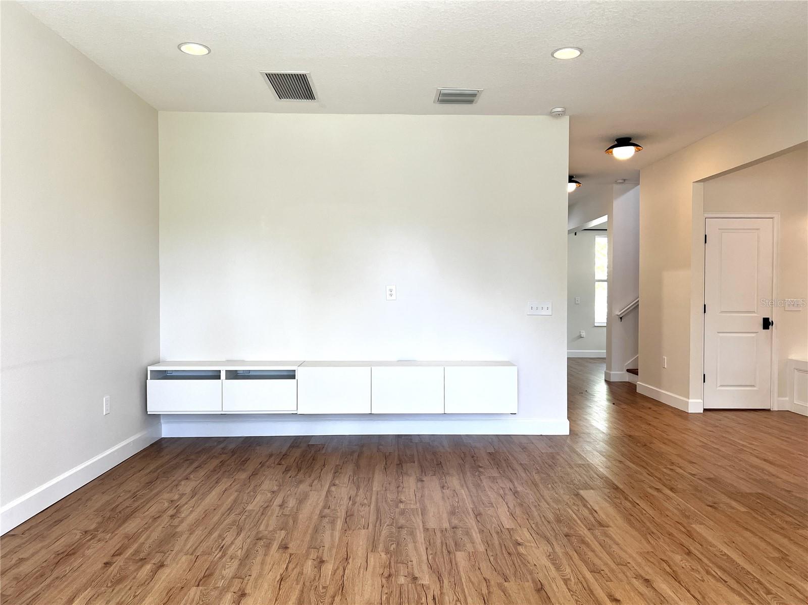 1738 W SPRUCE ST — photo 12
