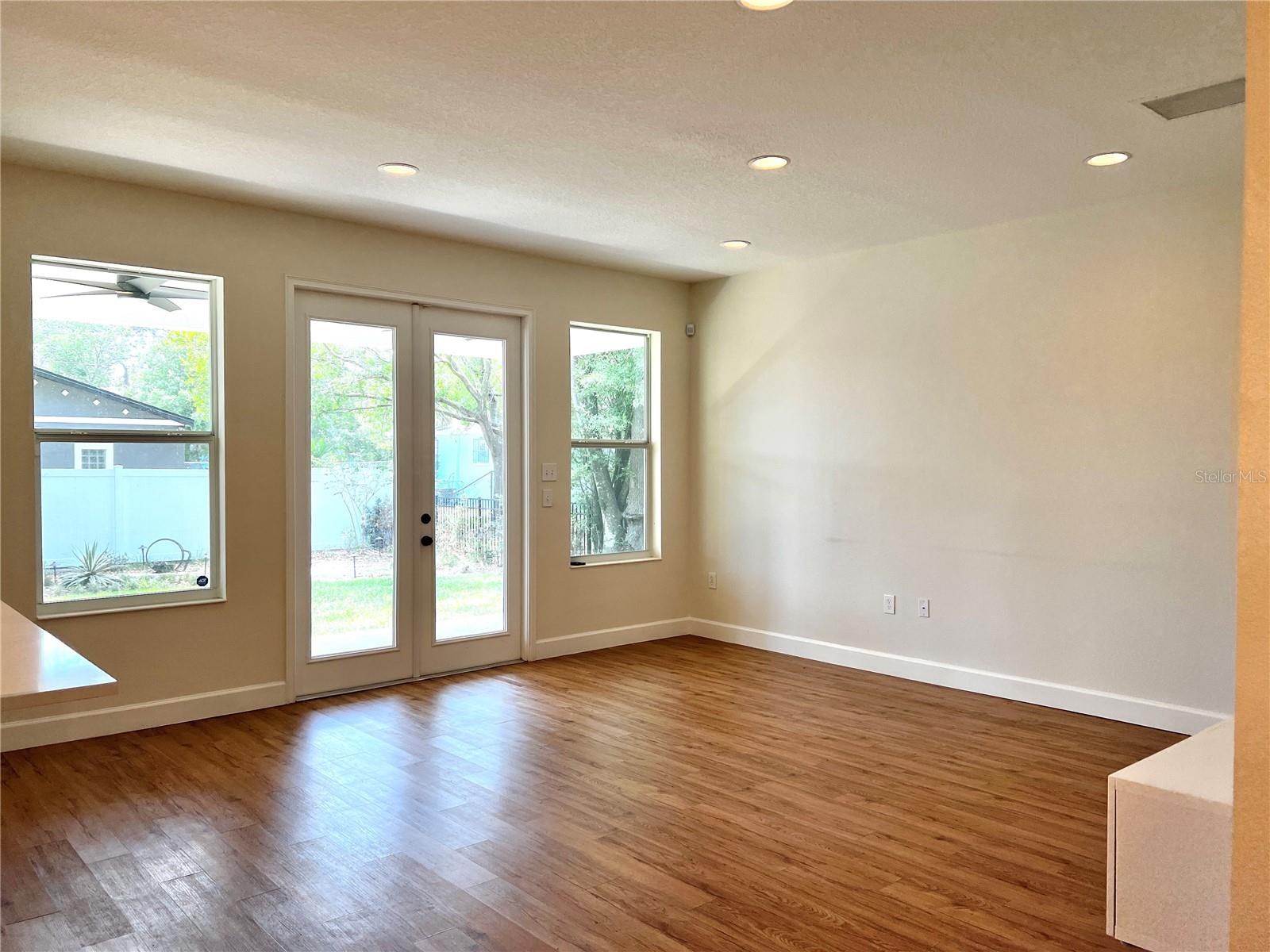 1738 W SPRUCE ST — photo 10