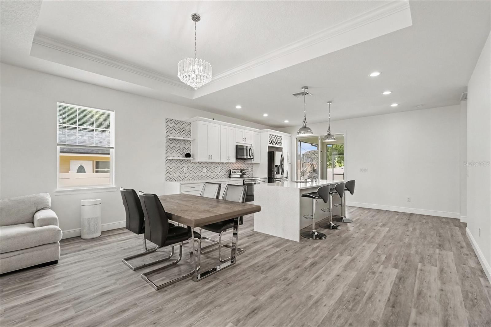 8307 N GOMEZ AVE — photo 8