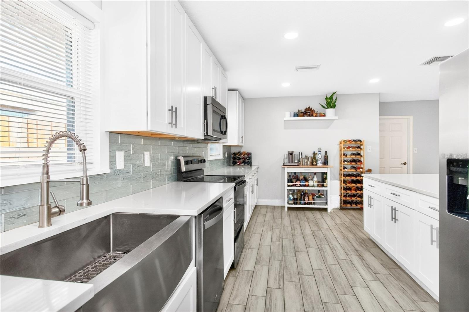 3608 W CARMEN ST — photo 12