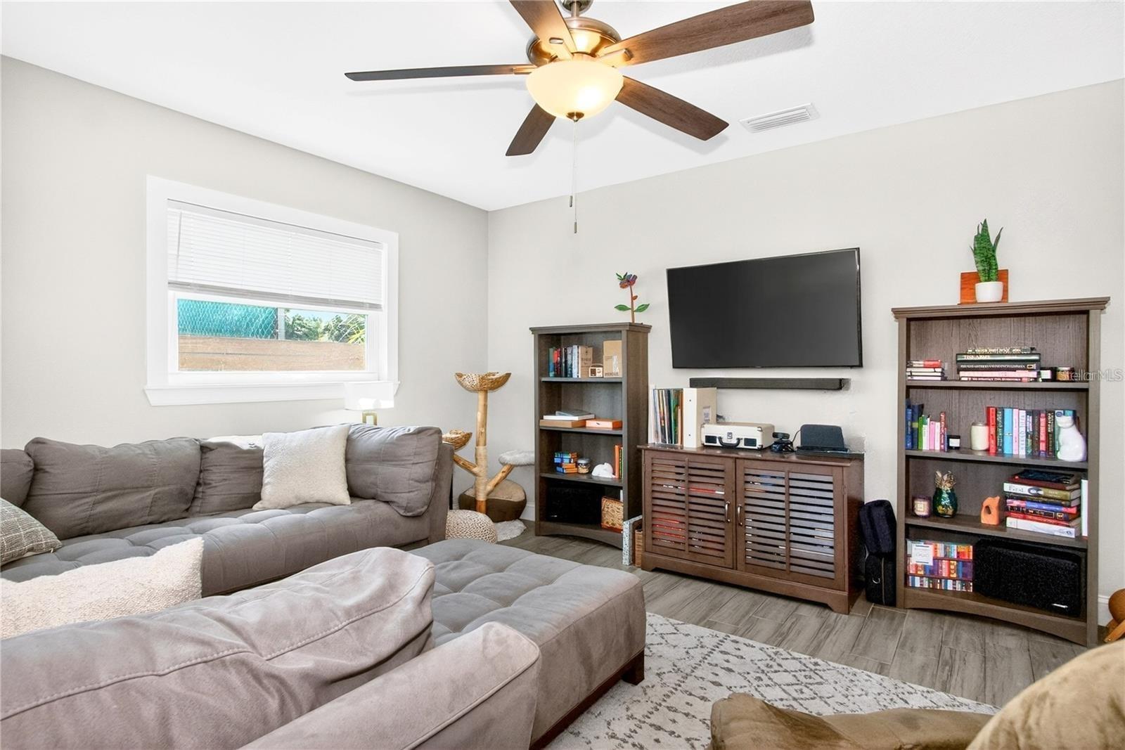3608 W CARMEN ST — photo 5