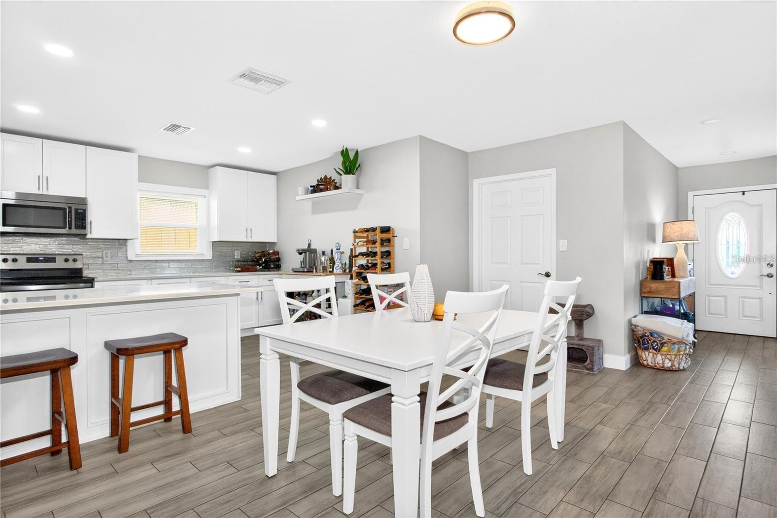 3608 W CARMEN ST — photo 9
