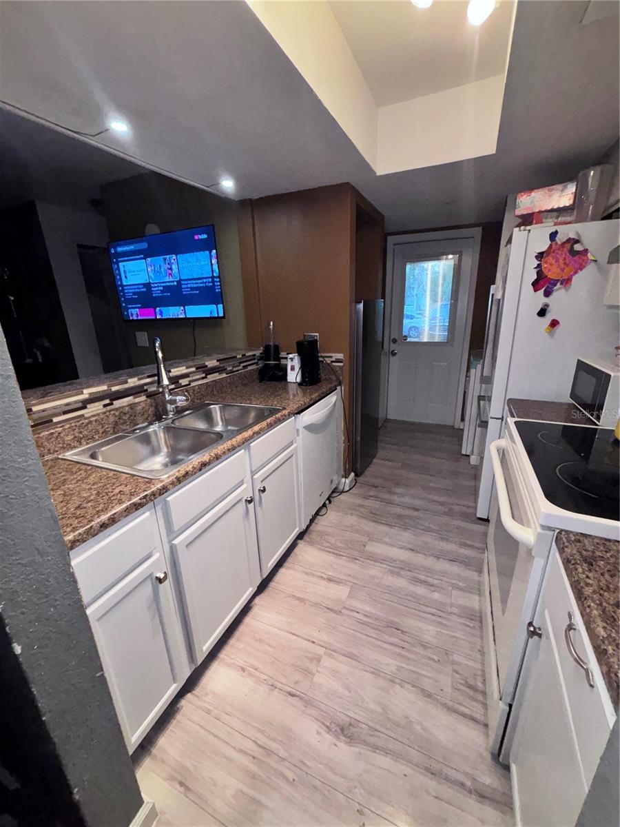5030 TERRACE VILLAGE LN — photo 8