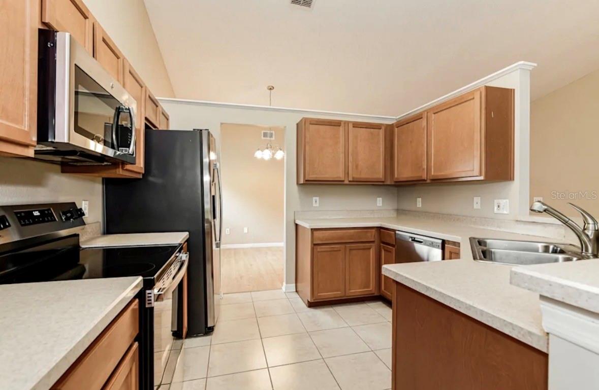 12535 NEWFIELD DR — photo 3