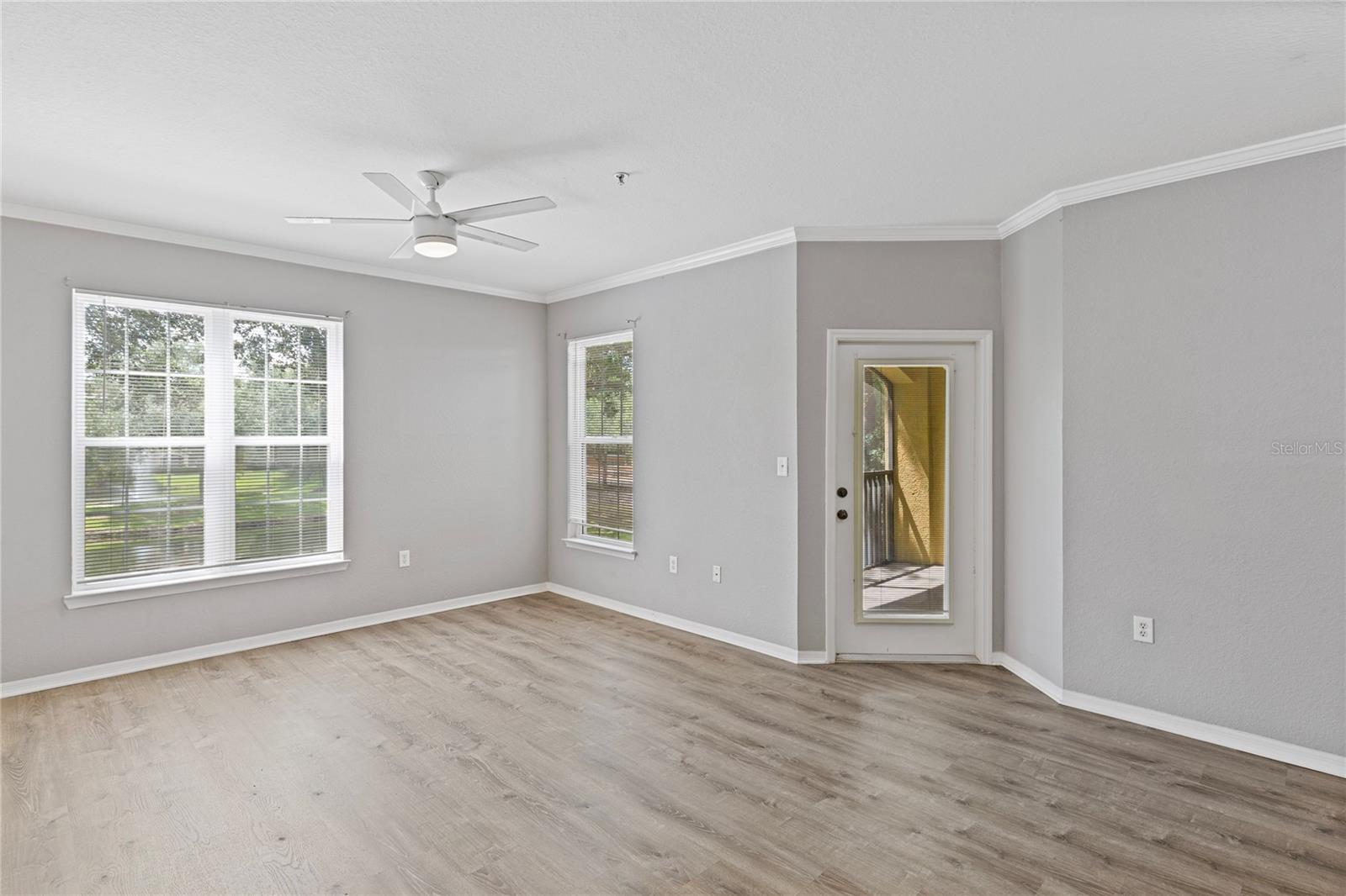 10105 COURTNEY OAKS CIR #203 — photo 2