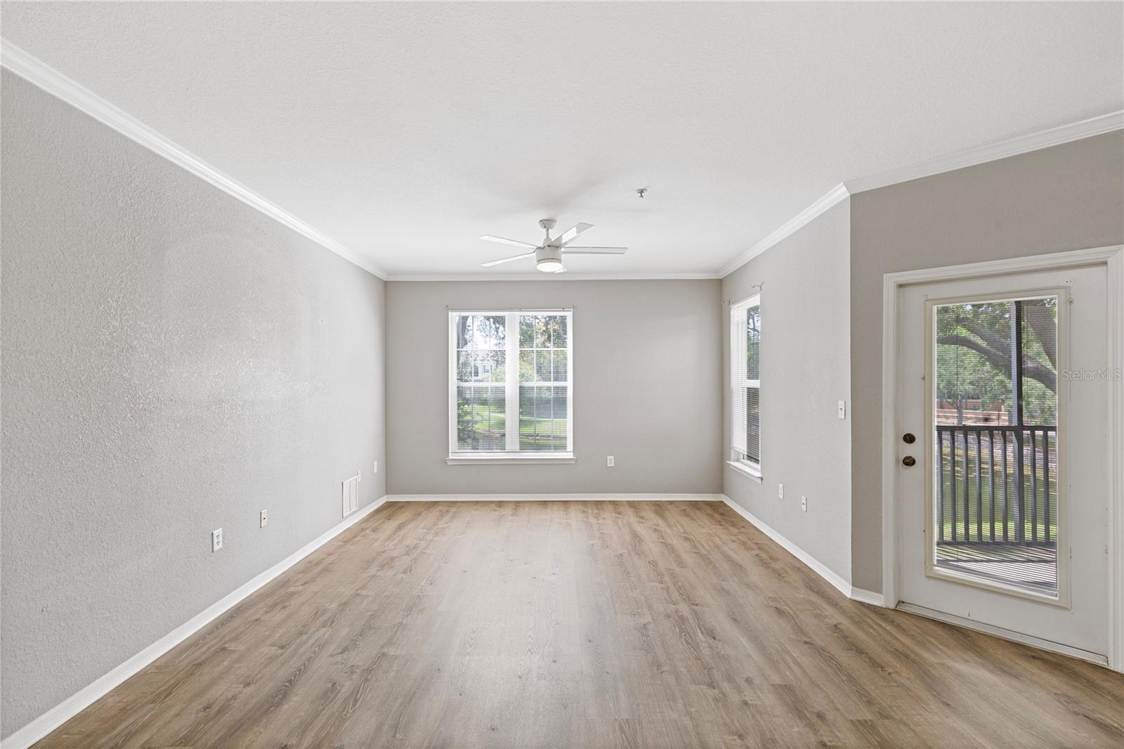 10105 COURTNEY OAKS CIR #203 — photo 9