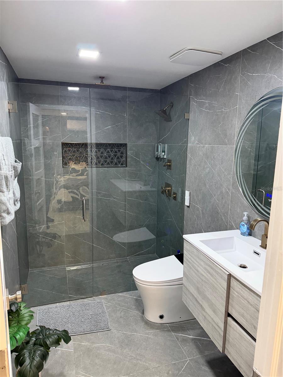 8904 ROSEBANK CT — photo 9