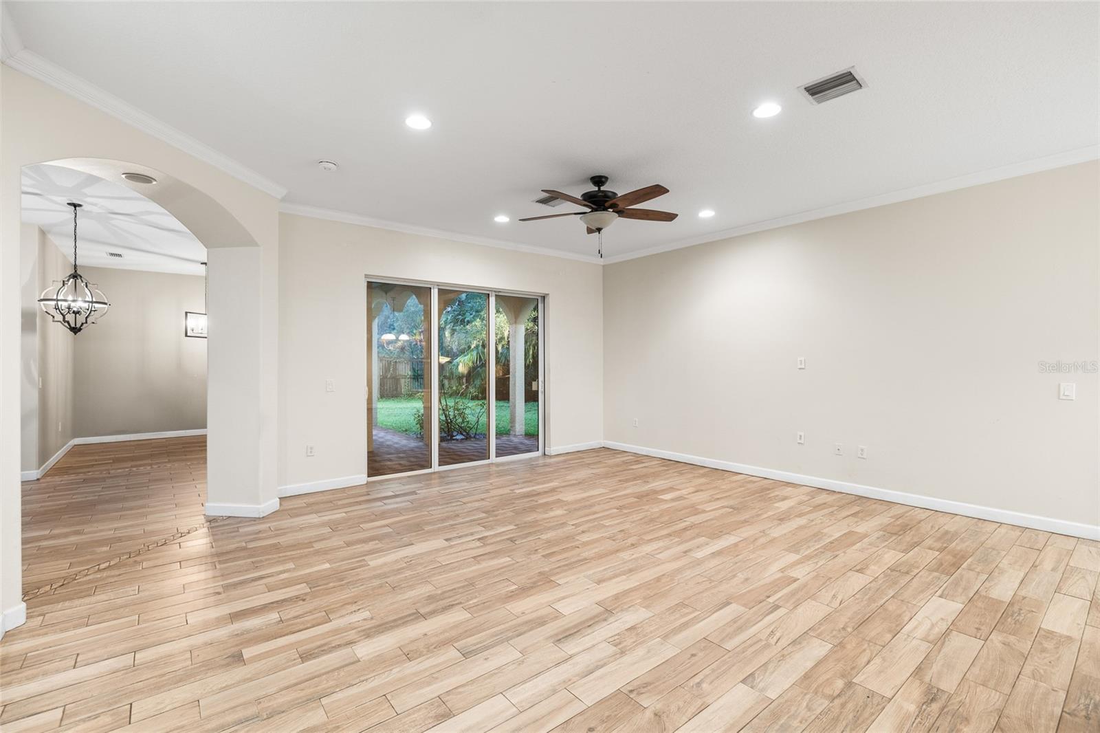 4117 WOODACRE LN — photo 8
