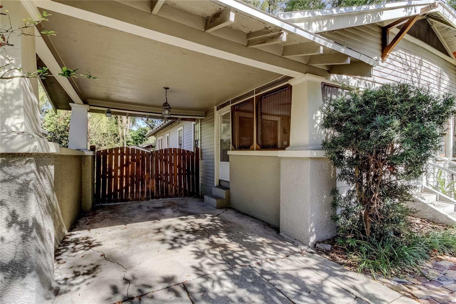 1004 E CRENSHAW ST — photo 2