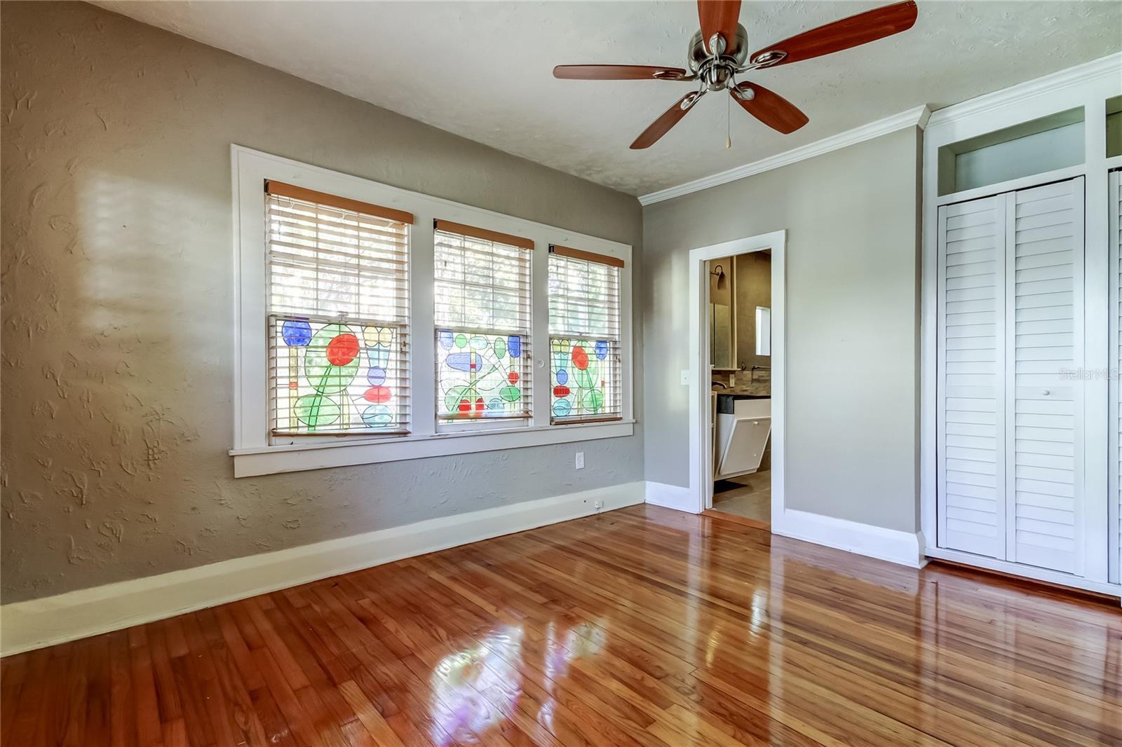 1004 E CRENSHAW ST — photo 11