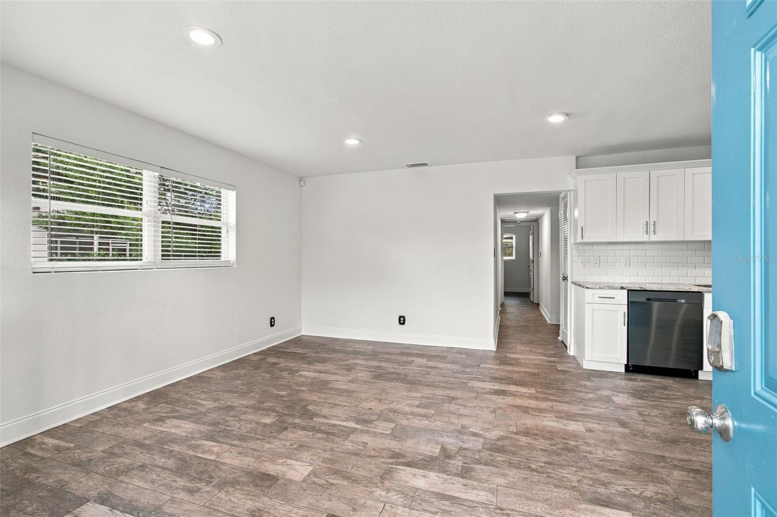 4107 W WYOMING AVE — photo 3