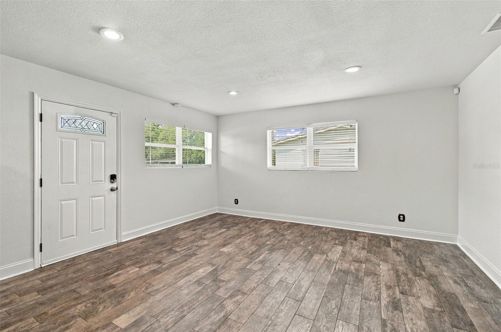 4107 W WYOMING AVE — photo 4