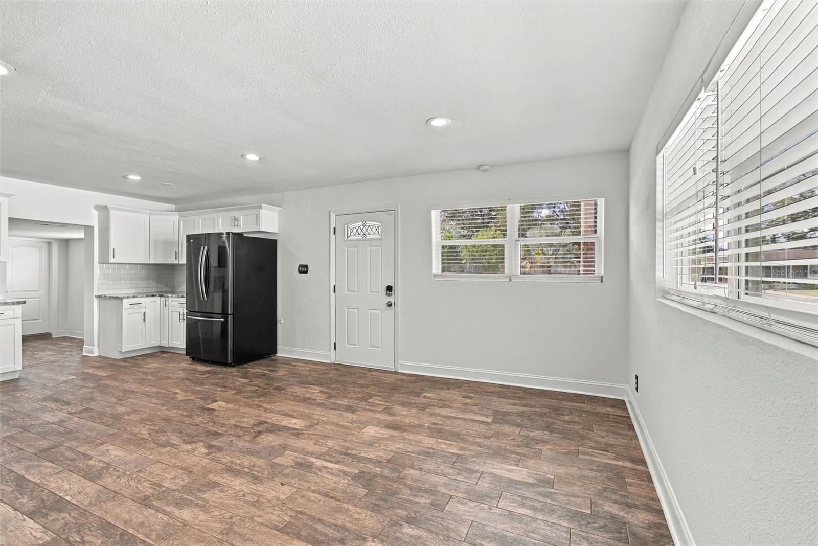 4107 W WYOMING AVE — photo 5