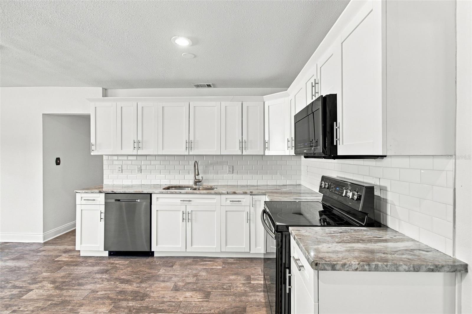 4107 W WYOMING AVE — photo 8