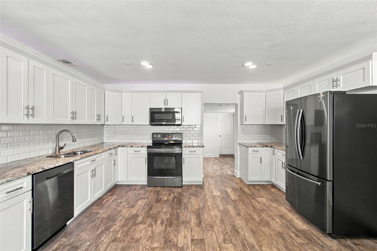 4107 W WYOMING AVE — photo 10