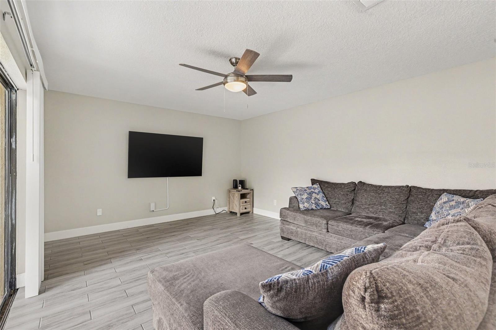 8114 OAK TRACE WAY #C — photo 4