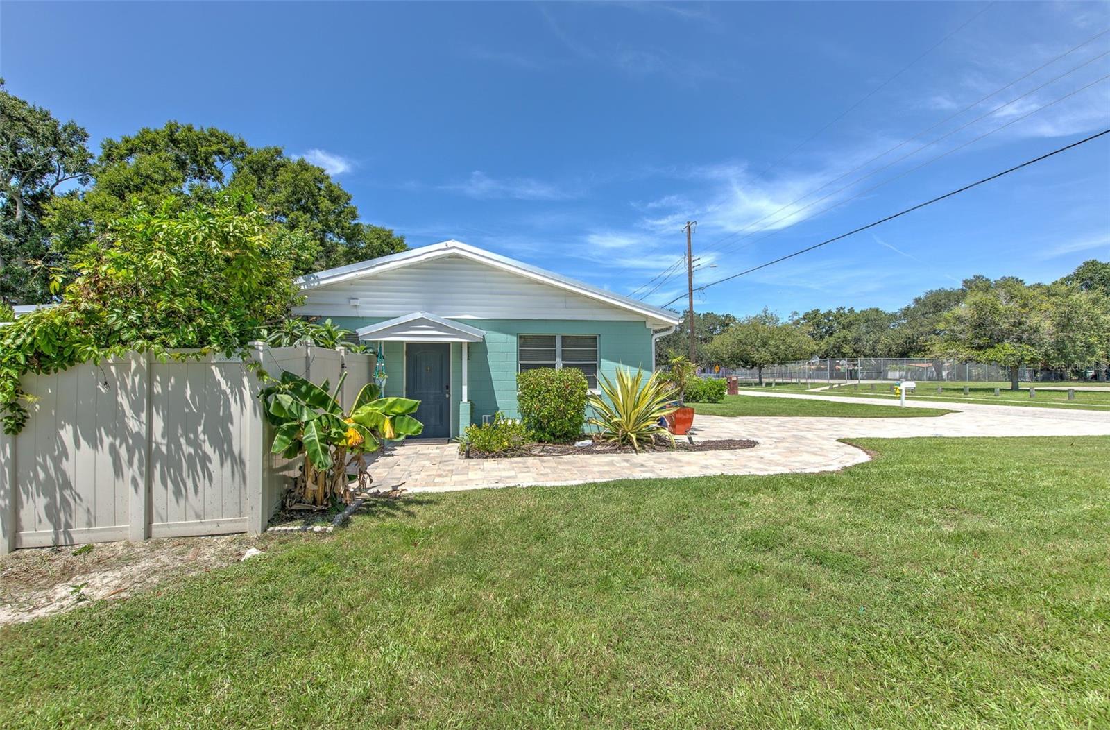 4502 W PEARL AVE — photo 2