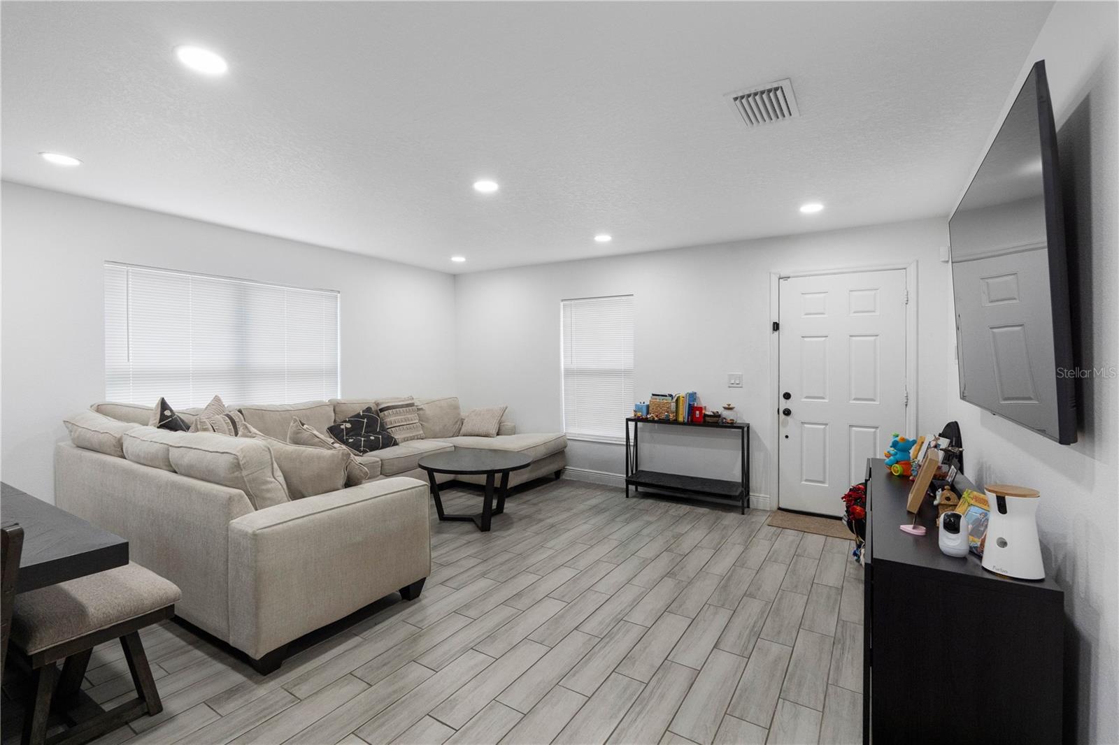 4109 E DIANA ST — photo 4